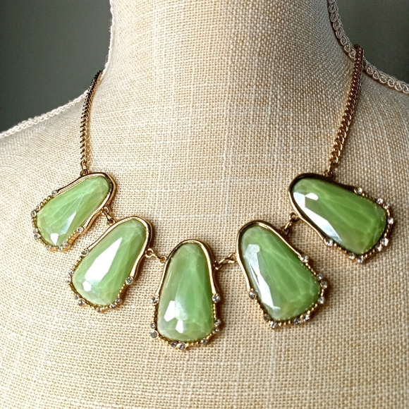 Jewelry - Costume Jewlery teardrop necklace